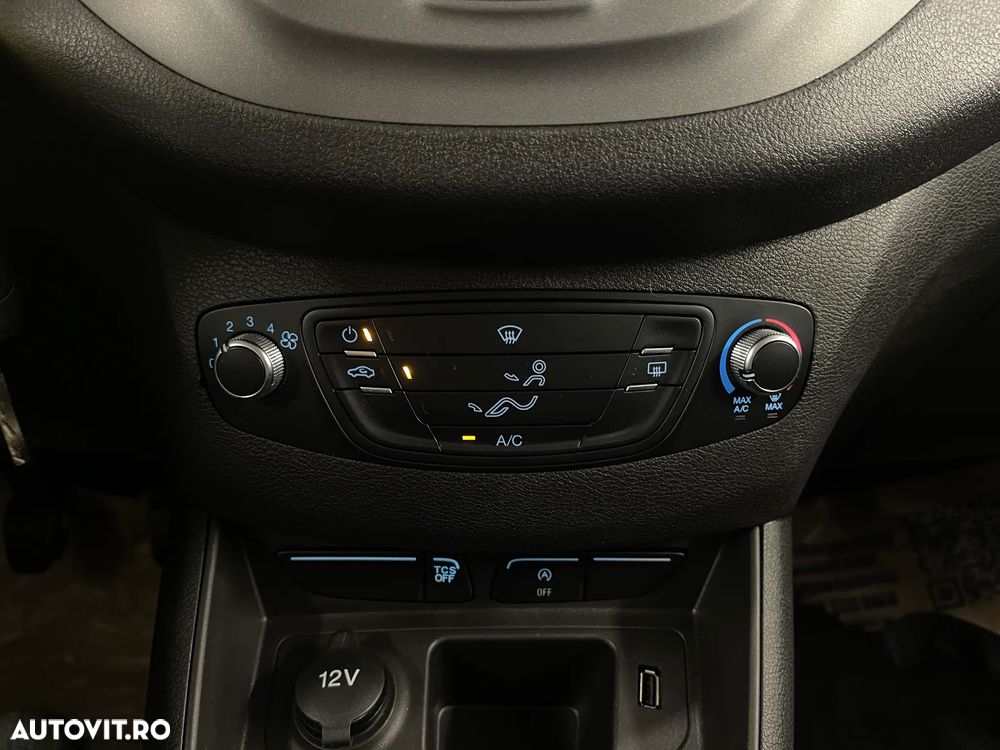 Ford Transit Courier - 12