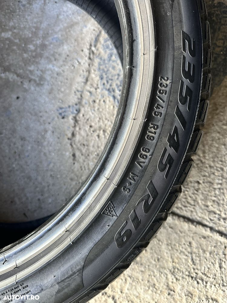 235/45 R19 Pirelli Sottozero 3 - 5