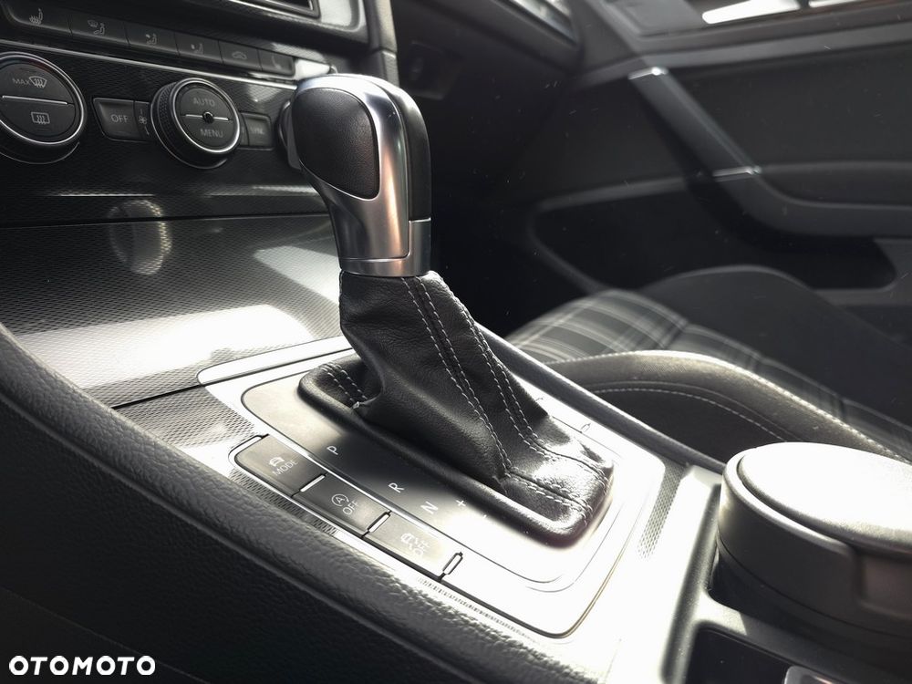 Volkswagen Golf - 21