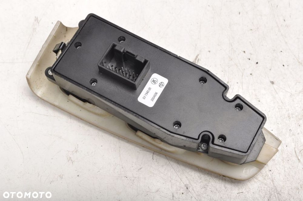 BRILLIANCE BS6 PANEL PRZEŁĄCZNIK SZYB 03194000 - 2