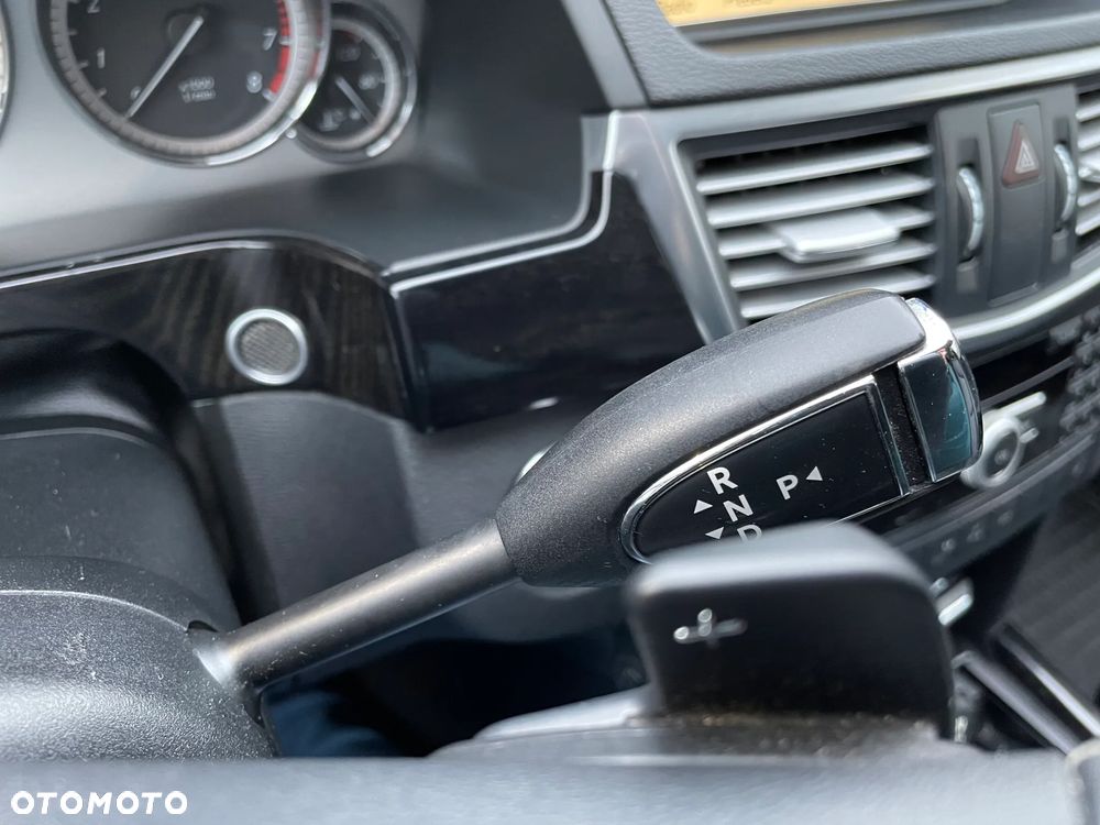 Mercedes-Benz Klasa E 200 CGI BlueEFFICIENCY Automatik Avantgarde - 29