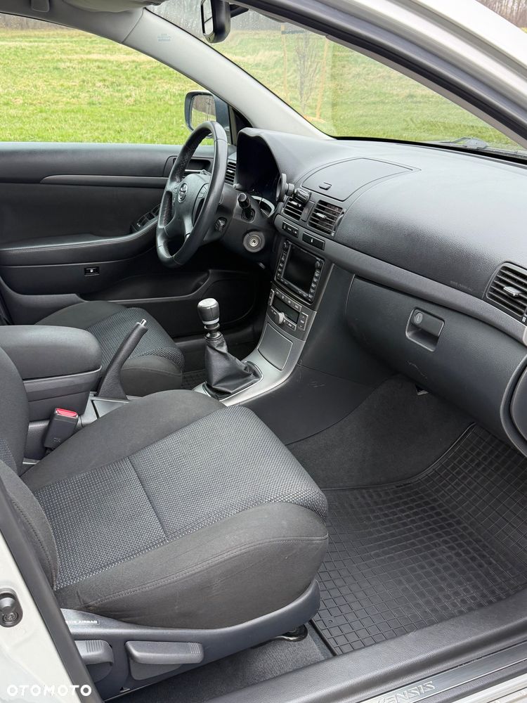 Toyota Avensis 2.0 D-4D - 13
