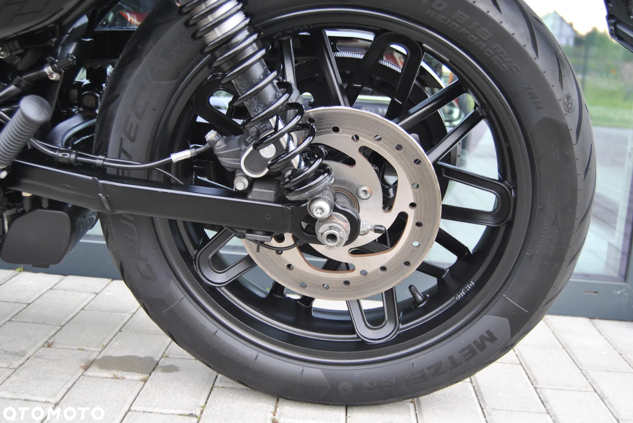 Harley-Davidson Sportster Roadster 1200R - 18
