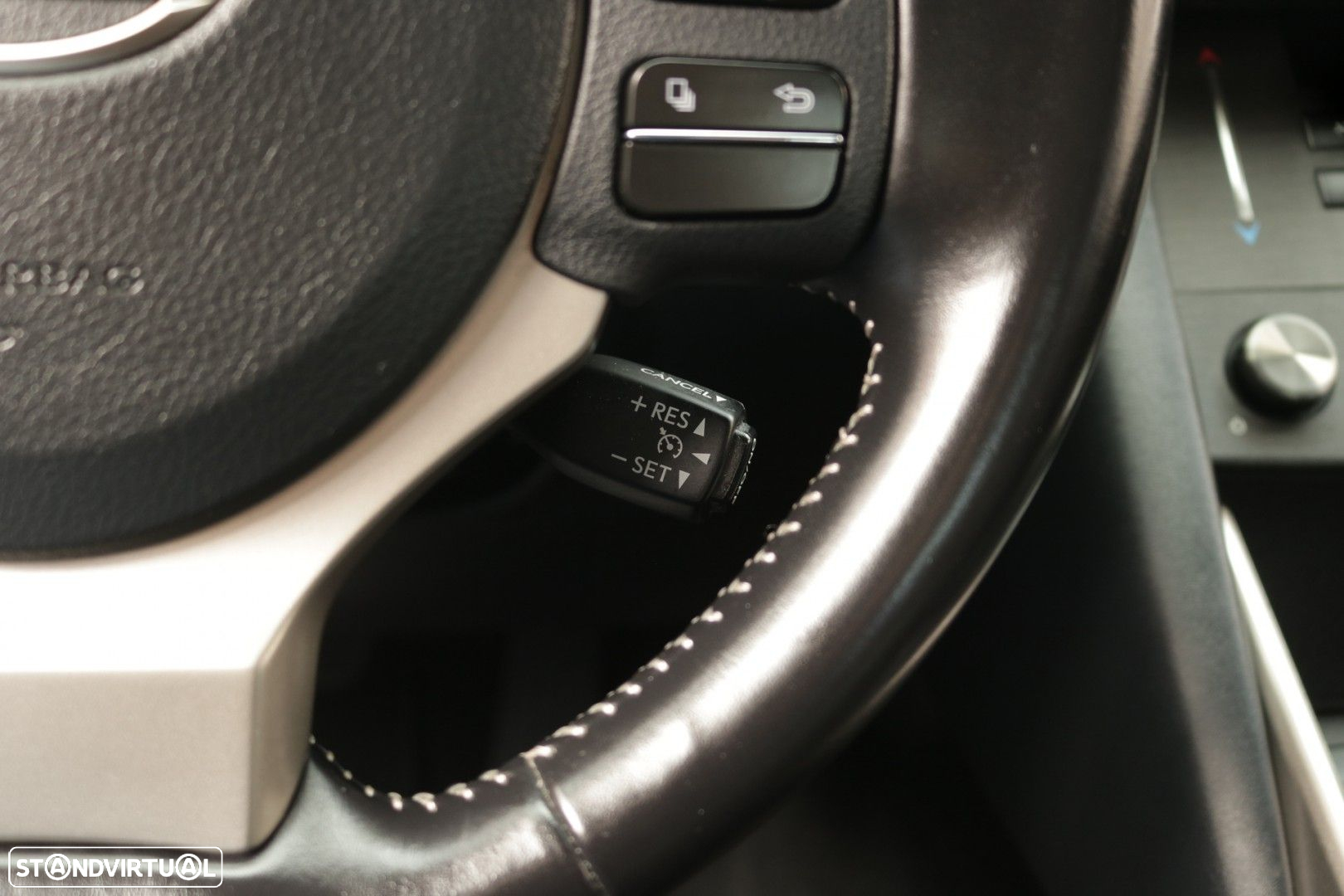 Lexus IS 300H Executive - 38