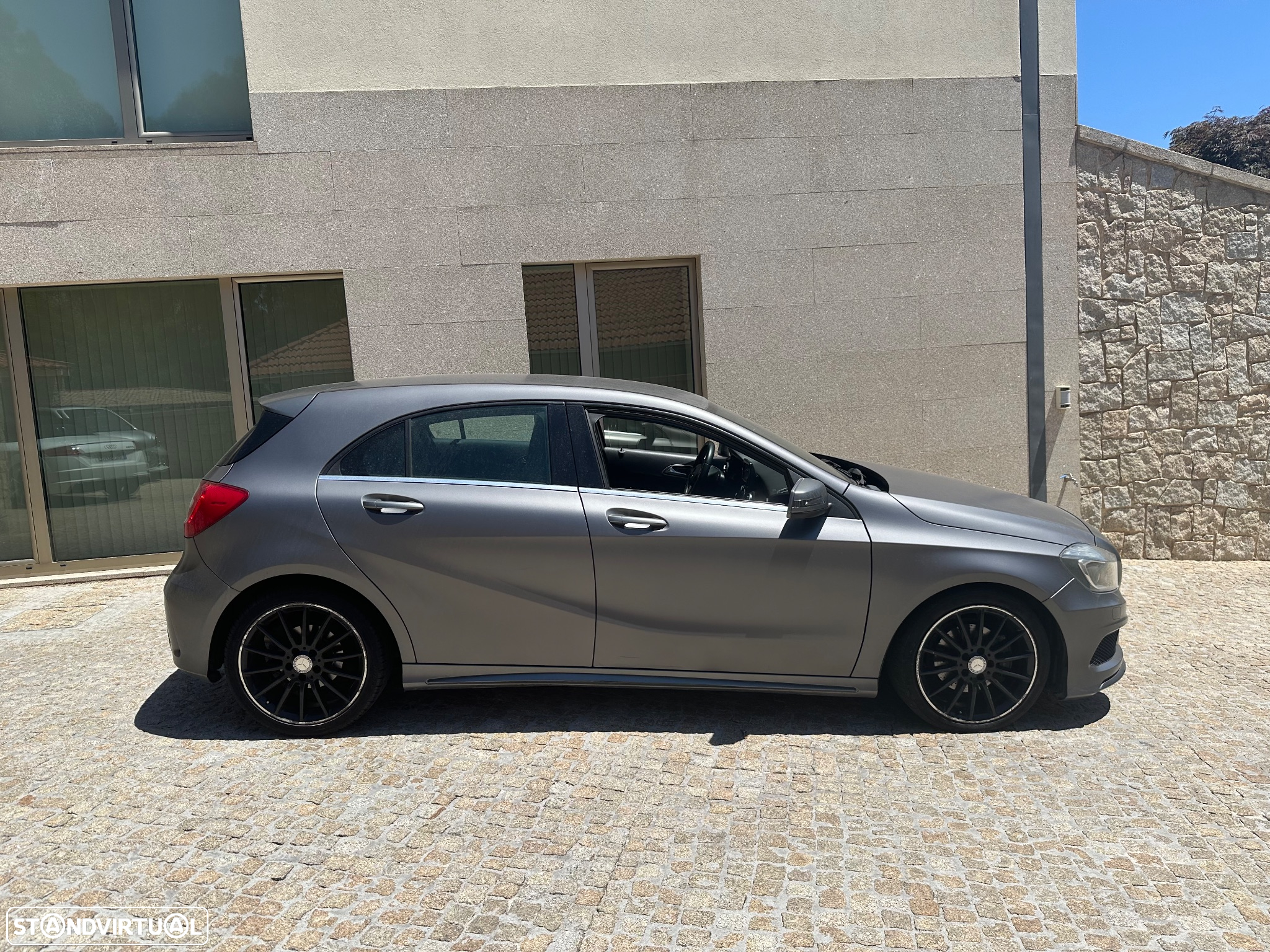 Mercedes-Benz A 180 d AMG Line - 4