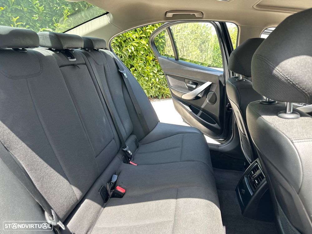 BMW 330 e iPerformance - 14