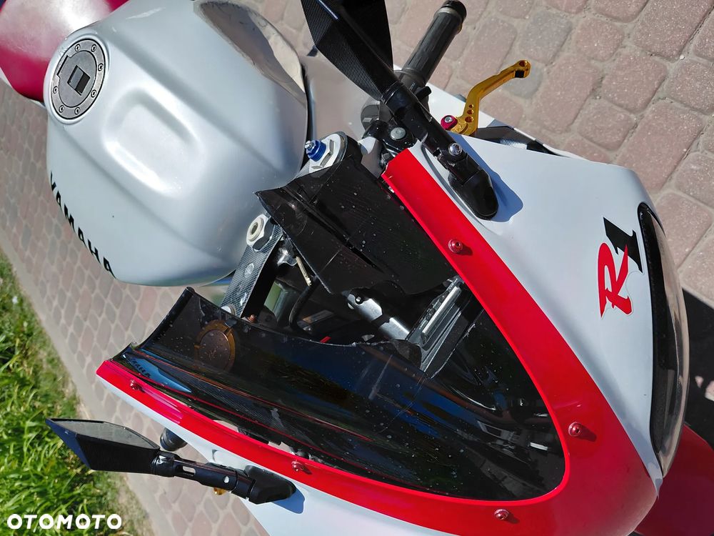 Yamaha R1 - 15