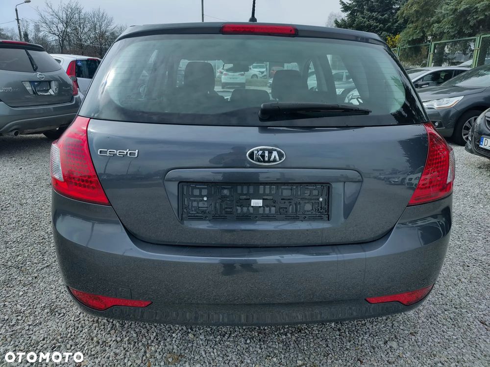 Kia Ceed - 24