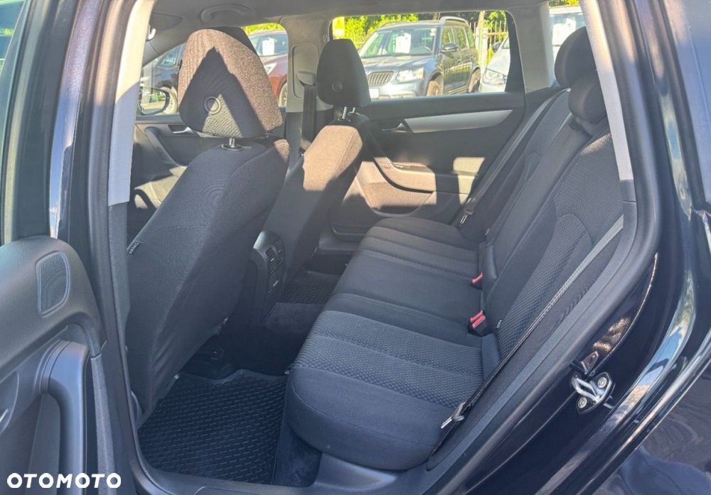 Volkswagen Passat - 11