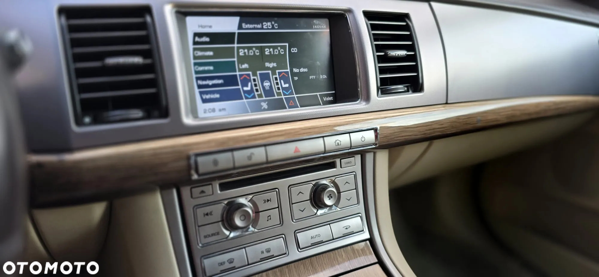 Jaguar XF 4.2 Super V8 - 16