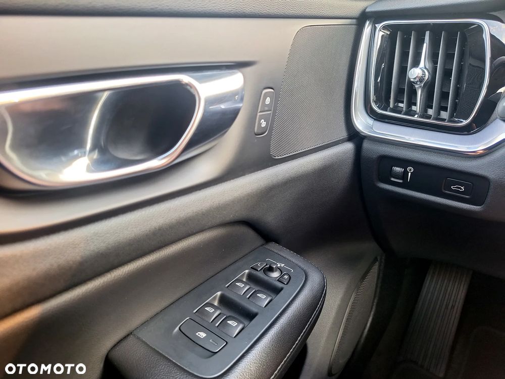 Volvo V60 B4 D Momentum Pro - 30