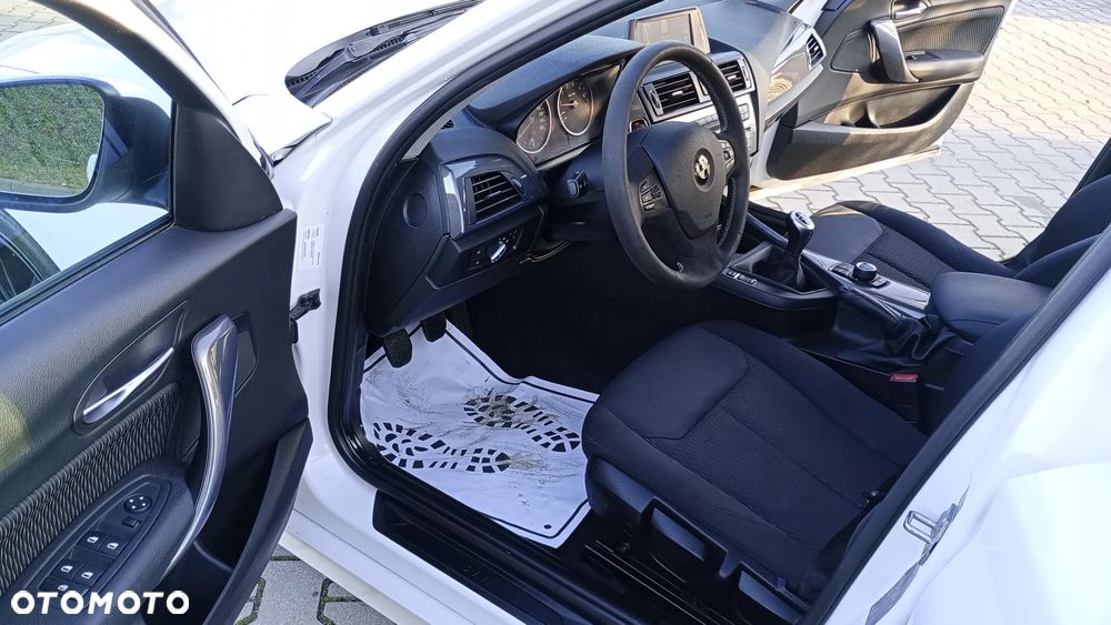 BMW Seria 1 114i Sport Line - 24