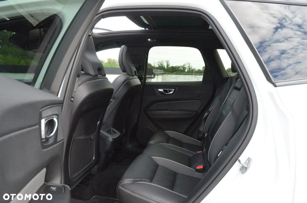 Volvo XC 60 B4 D Geartronic RDesign - 32