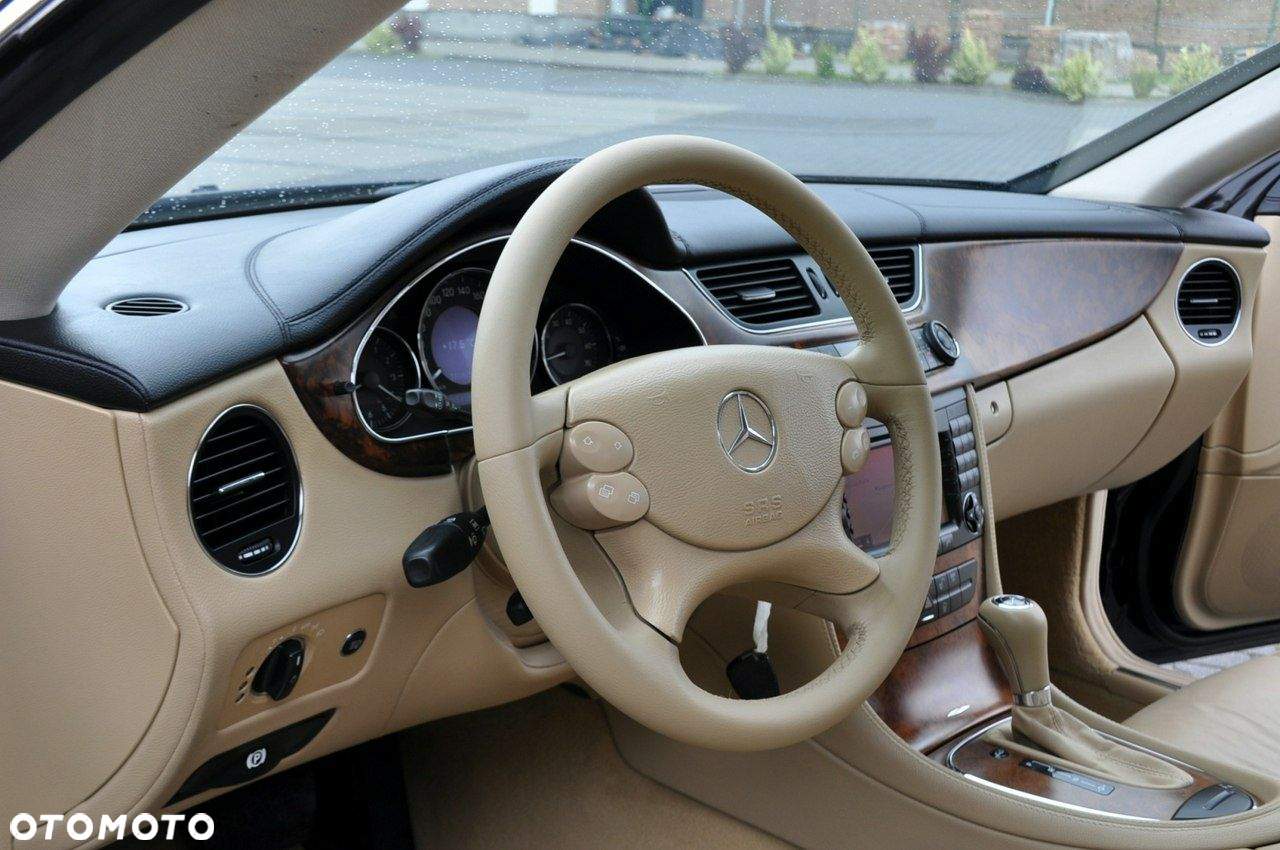 Mercedes-Benz CLS - 24