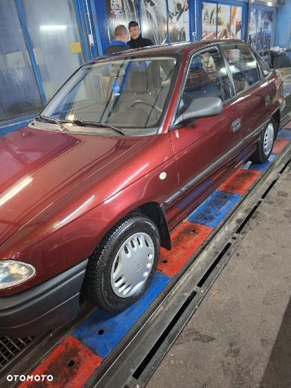 Opel Astra 1.4 GL - 15