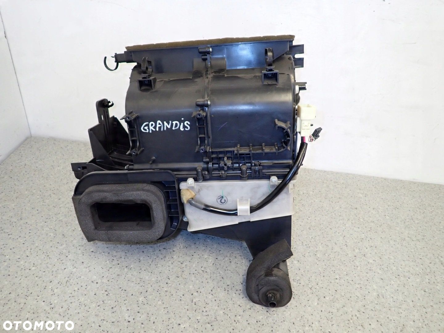 MITSUBISHI GRANDIS 03-11 OBUDOWA NAGRZEWNICY - 1