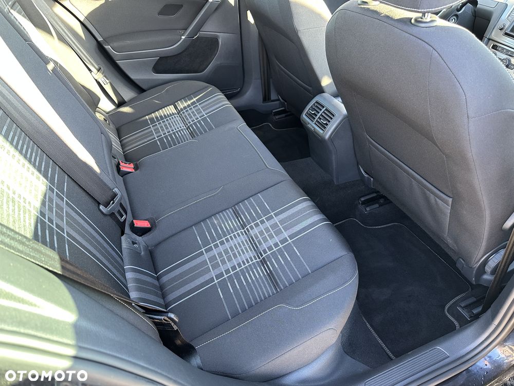 Volkswagen Golf - 18