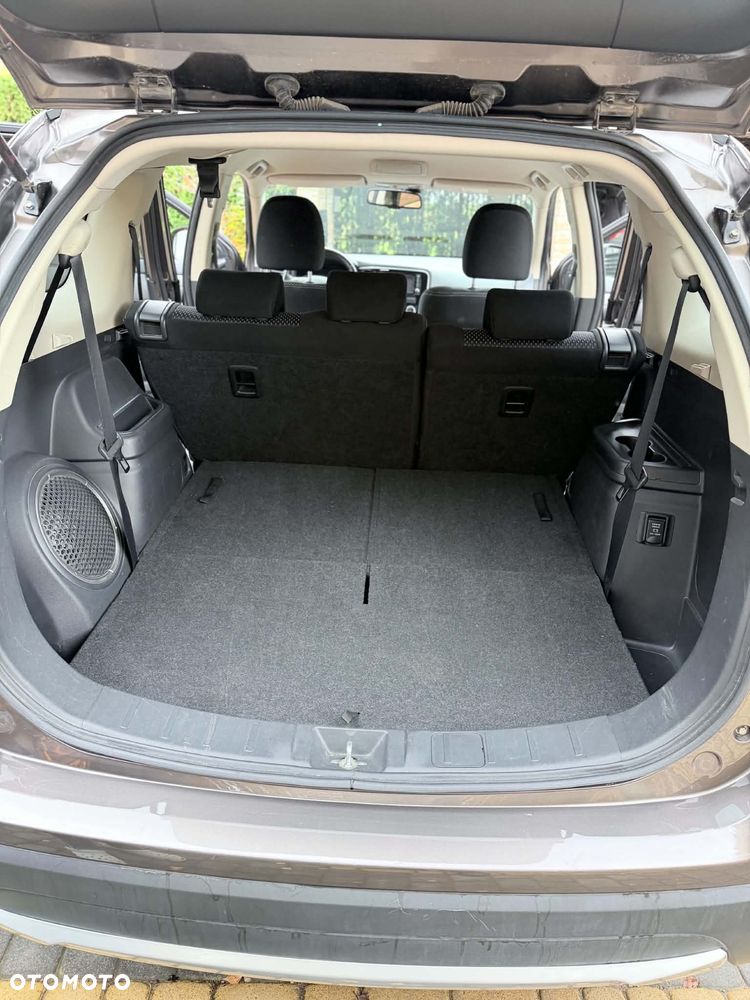 Mitsubishi Outlander - 23
