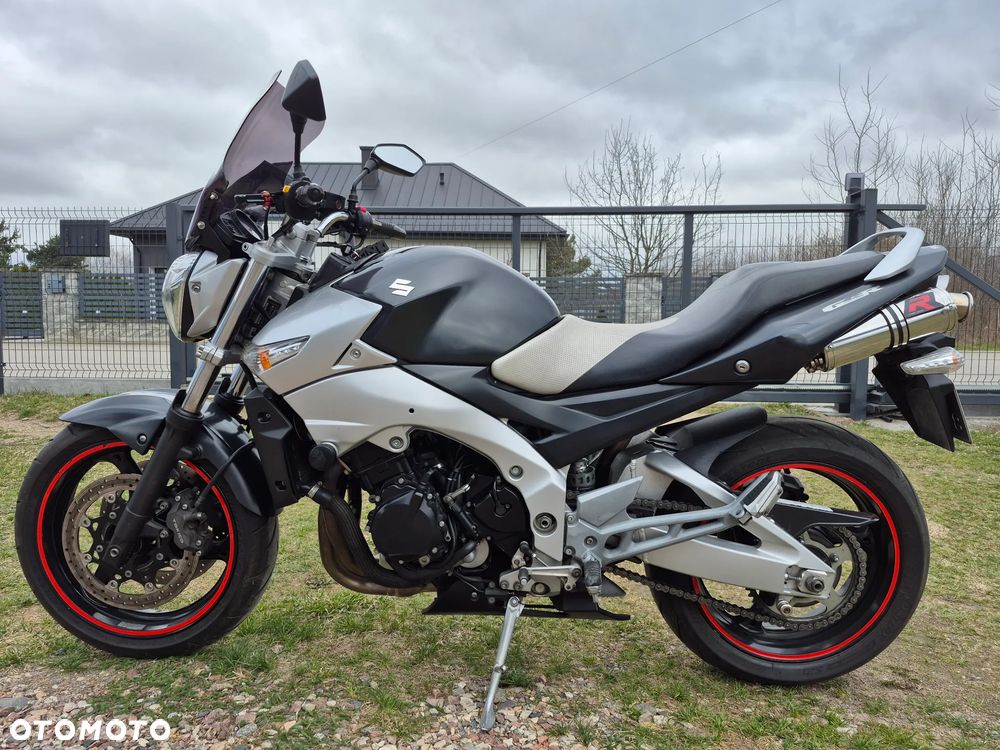 Suzuki GSR - 2