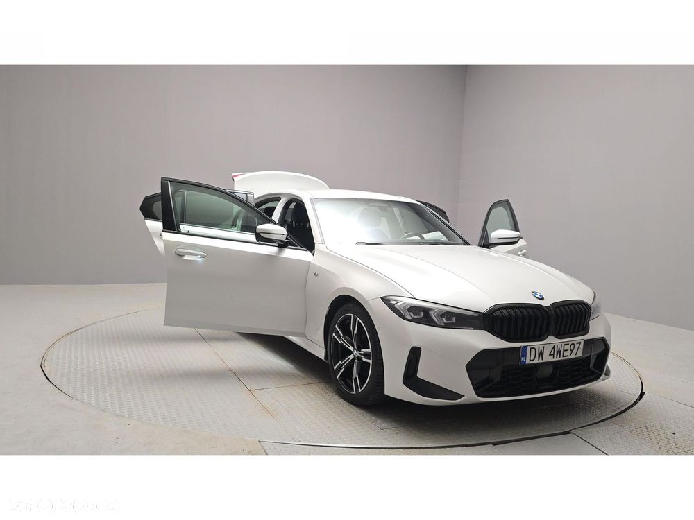 BMW Seria 3 320d xDrive mHEV M Sport - 12
