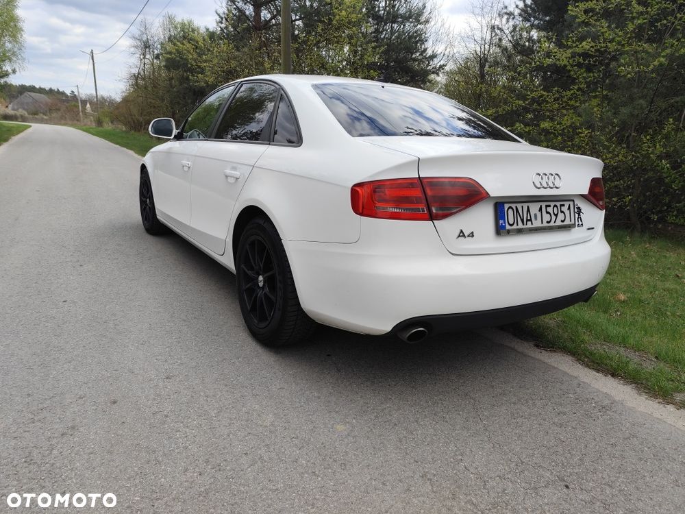 Audi A4 Limousine - 4