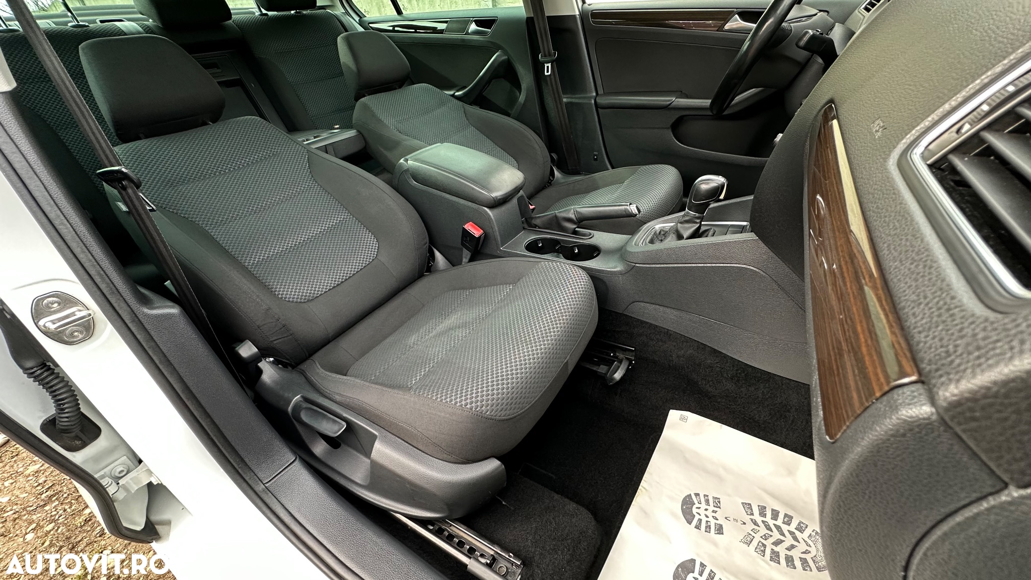 Volkswagen Jetta 2.0 TDI DSG Highline - 37