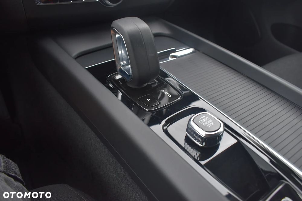 Volvo XC 60 B4 B Momentum Pro - 26