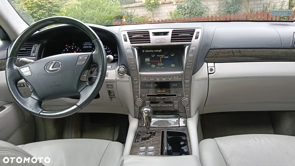 Lexus LS 600h L Prestige - 17