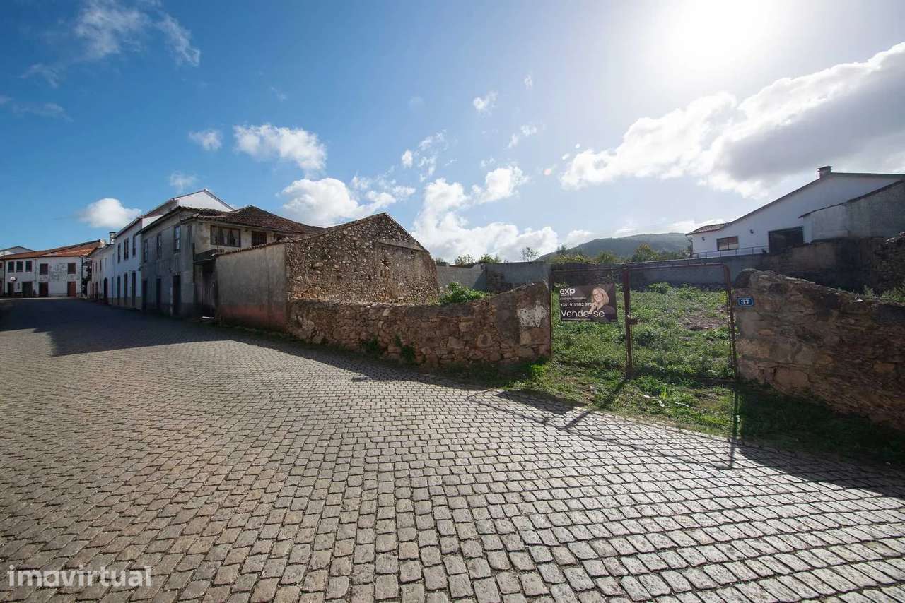 Moradia de Grandes Dimensões para Restauro com Terreno Urbano – Vila N - Grande imagem: 3/30