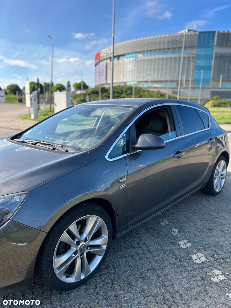 Opel Astra 1.6 T Cosmo - 4