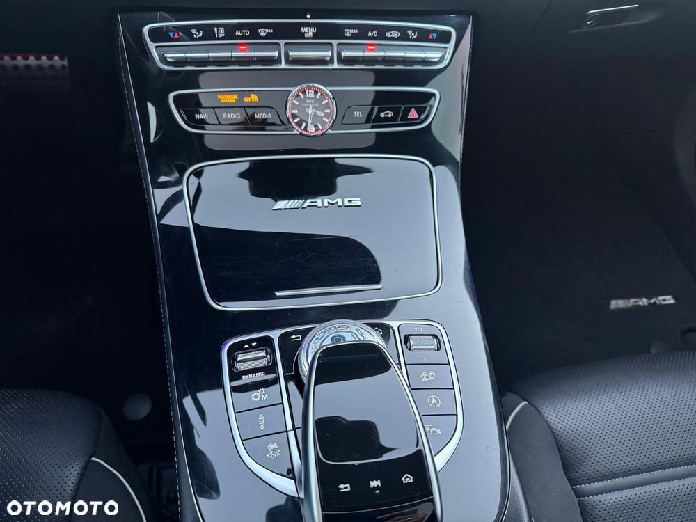 Mercedes-Benz Klasa E AMG 63 S 4Matic+ AMG Speedshift MCT-9G - 14