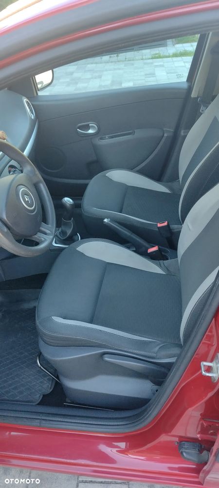 Renault Clio 1.2 16V Alize - 9