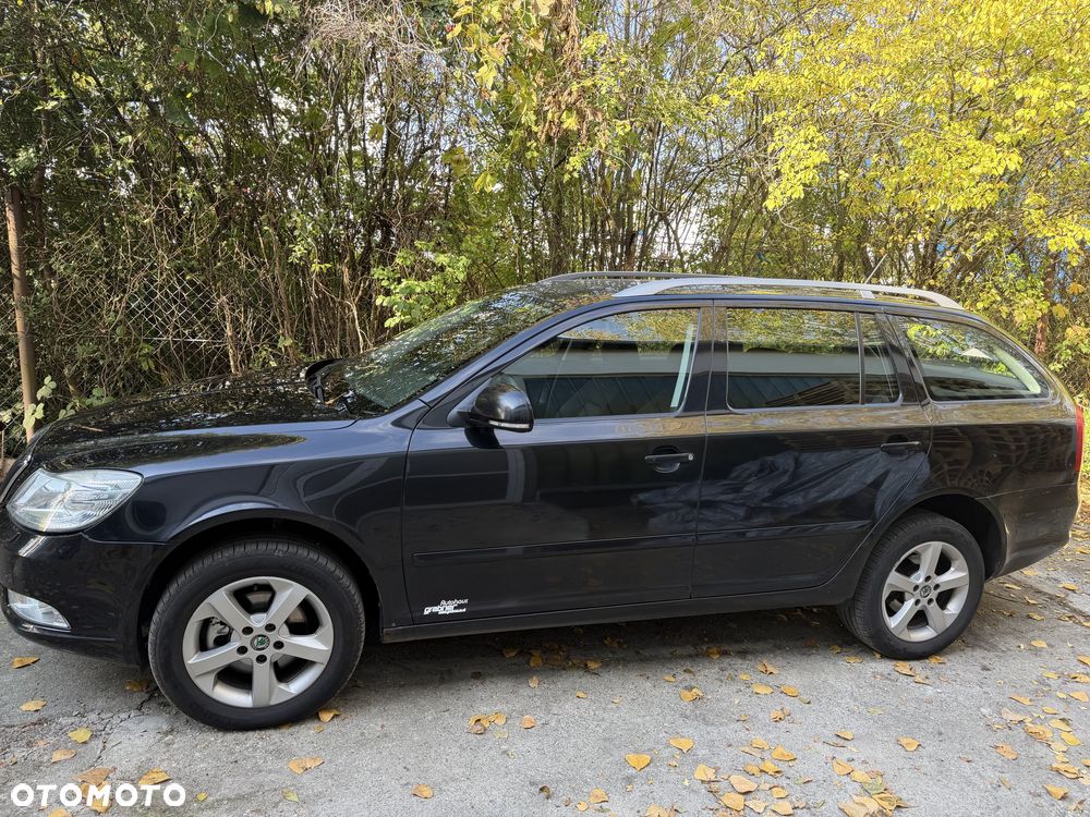 Skoda Octavia 2011 photo 2