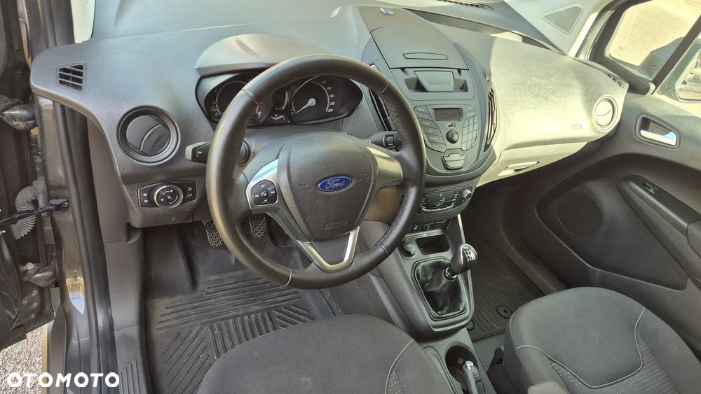 Ford Transit Courier - 9