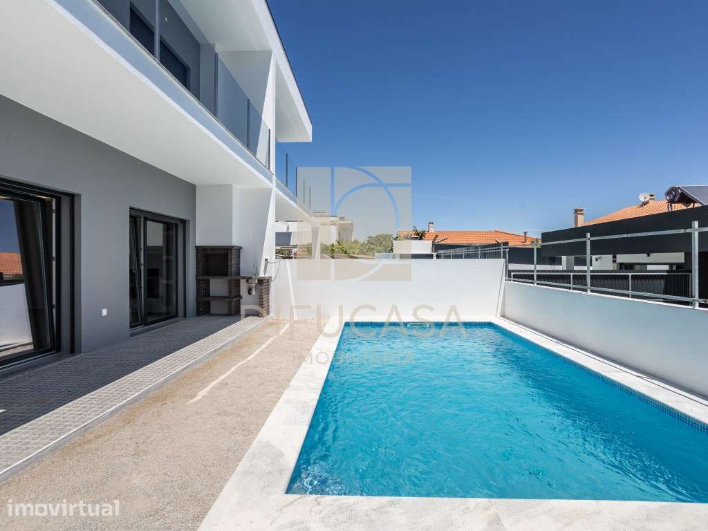 R228 Moradia T4 Piscina centro de Fernão Ferro - Grande imagem: 2/41