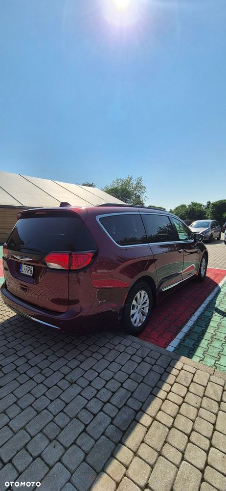 Chrysler Pacifica - 11