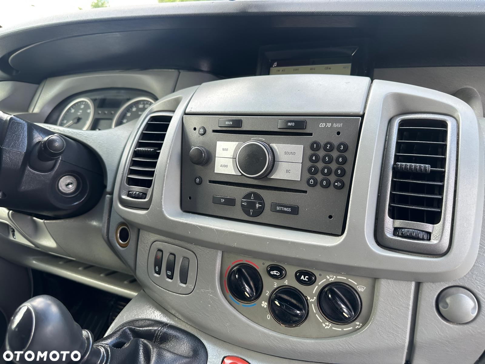 Opel Vivaro - 10
