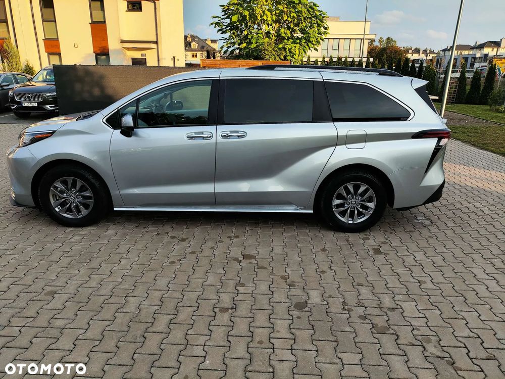 Toyota Sienna - 5