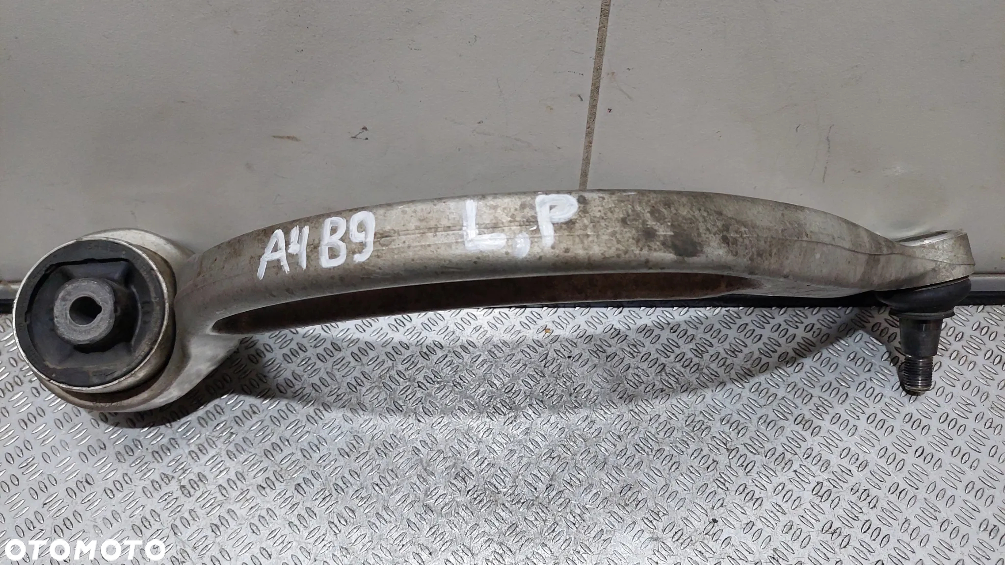 Wahacz lewy przód Audi A4B9 2.0 TFSI  R 2017 nr 8W0407695B - 2