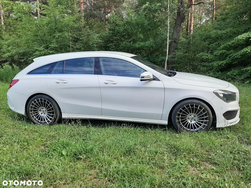 Mercedes-Benz CLA Shooting Brake 180 AMG Line - 4