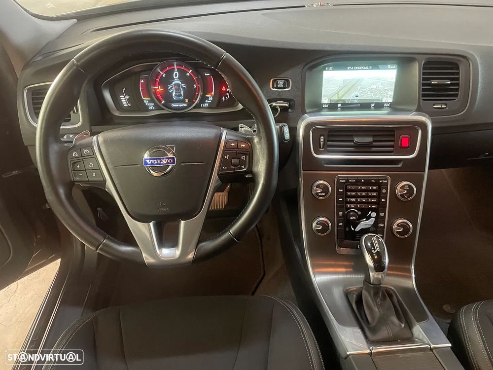 Volvo V60 Cross Country 2.0 D3 Momentum Geartronic - 32
