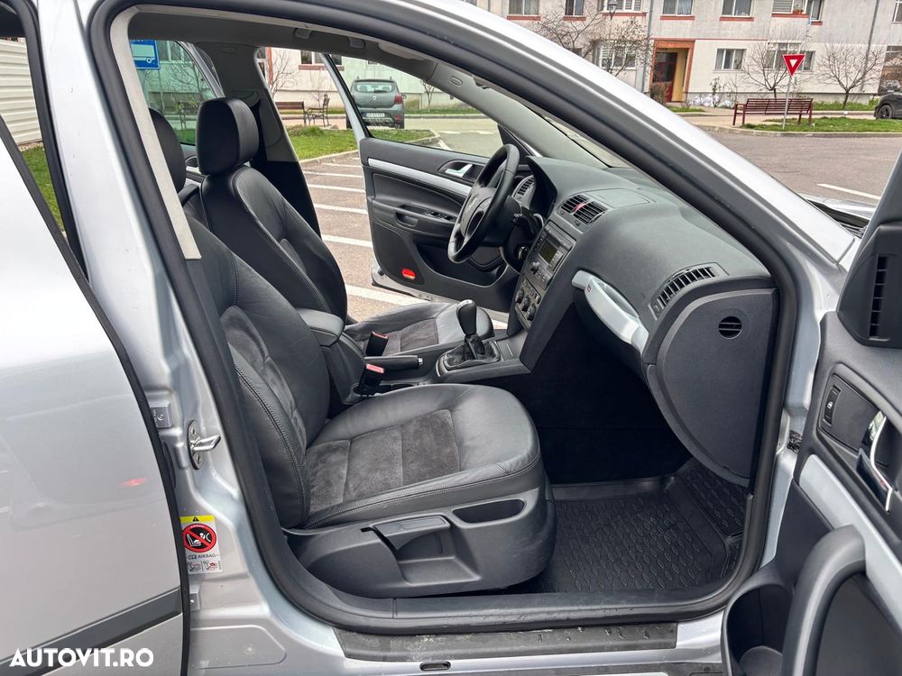 Skoda Octavia Combi 2.0 TDI DPF Scout 4x4 - 20