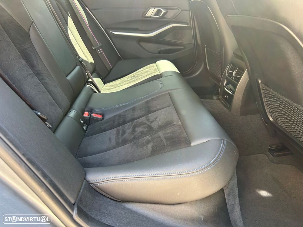 BMW 320 d Pack Desportivo M Auto - 15