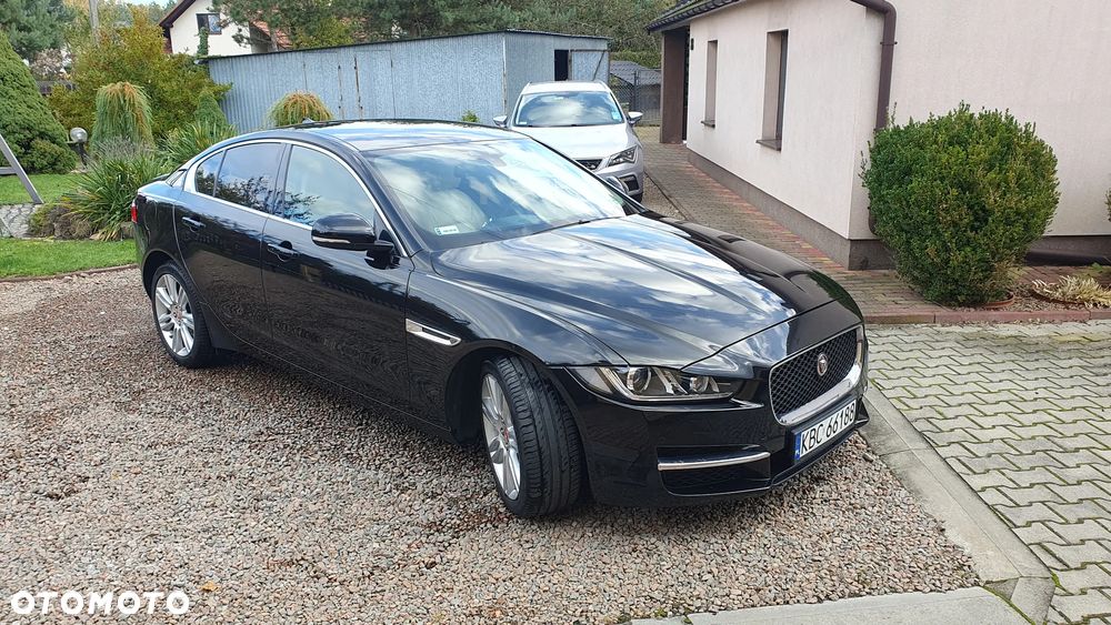 Jaguar XE 2.0 D Prestige - 4