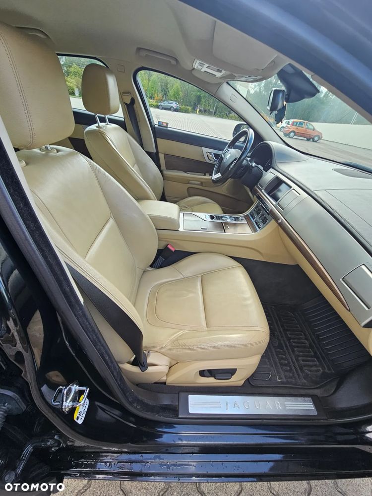 Jaguar XF 2.2 D Luxury - 16