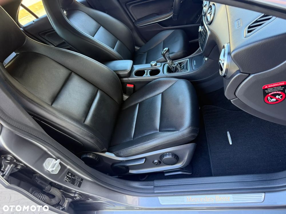 Mercedes-Benz CLA 180 BlueEffICIENCY Edition - 38