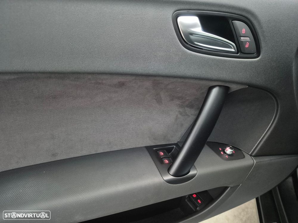 Audi TT Coupé 2.0 TDI quattro S tronic - 13