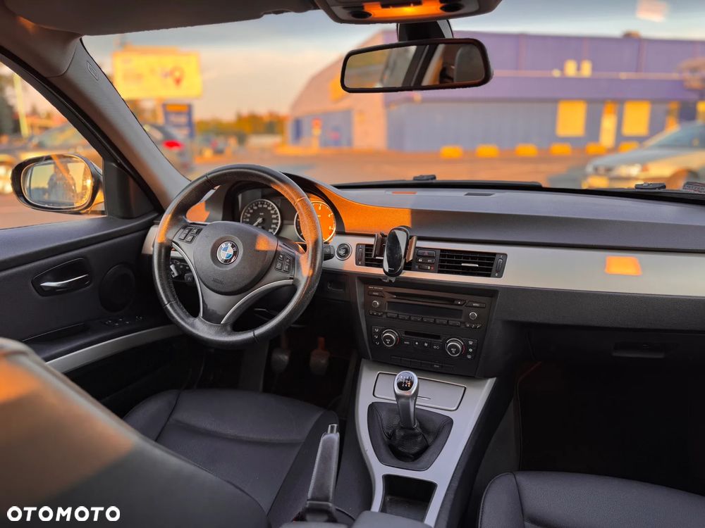 BMW Seria 3 318d - 10