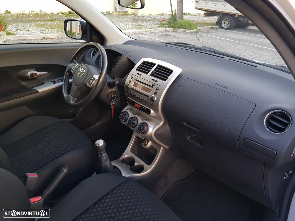 Toyota Urban Cruiser 1.33 VVT-i Sol - 32
