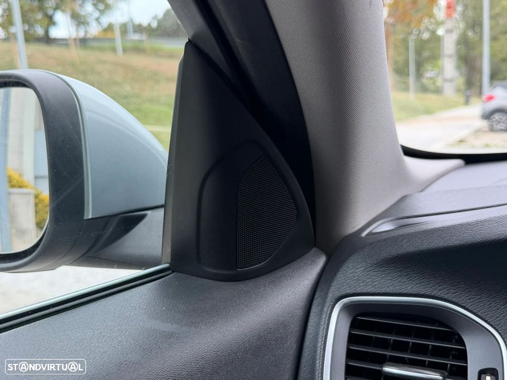 Volvo V60 1.6 D2 Drive Momentum Start/Stop - 17